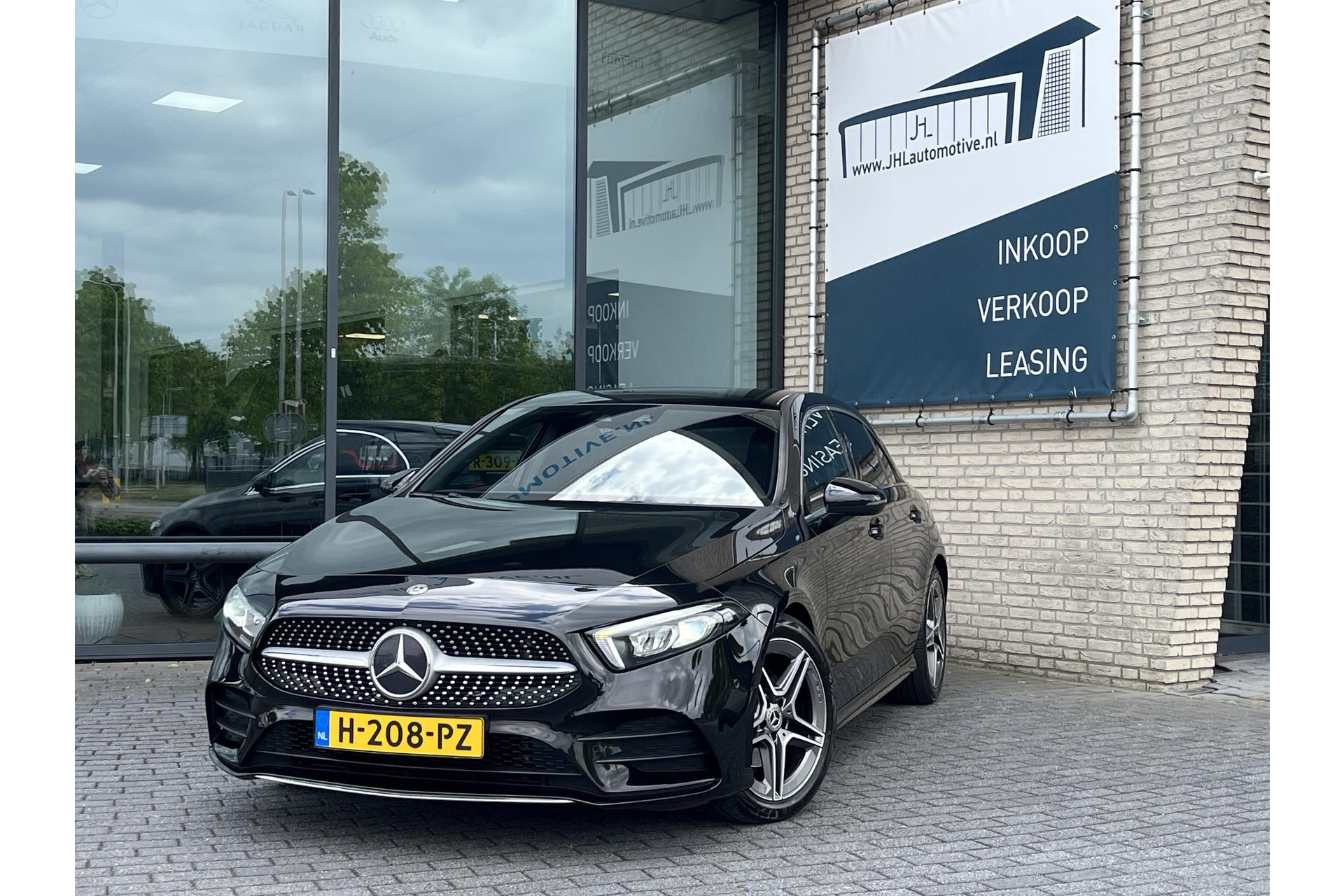 Mercedes-Benz A-Klasse 180 Business Solution AMG*NAVI*CAM*CRUISE*LED*TEL*